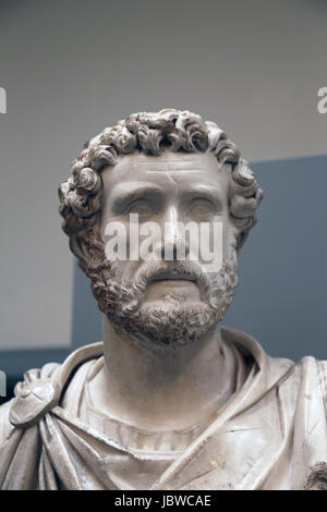Antonin (138-161 AD) en tenue militaire. Environ 140 AD. À partir de la chambre de Jason Mangus, buste. Cyrène, l'Afrique du Nord. British Museum. Londres. Banque D'Images