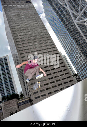 La planche à roulettes sur Bayfront Park dans le centre-ville de Miami, Floride, USA Banque D'Images