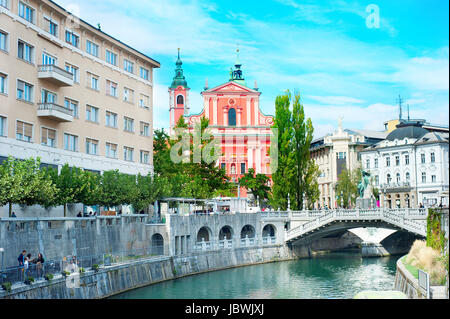 Le centre-ville de Ljubljana : rivière Ljubljanica, triple pont , Preseren square , Slovénie Banque D'Images