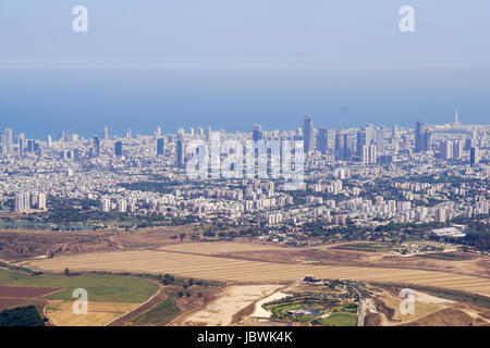 Portrait de Tel Aviv et Bat Yam vue depuis une fenêtre de l'avion en partance Banque D'Images