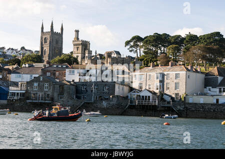 Skyline de Fowey sur les rives de la rivière Fowey, Cornwall en Grande-Bretagne Banque D'Images