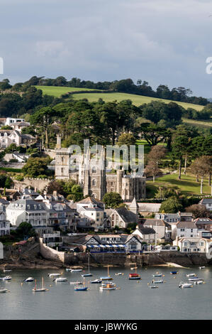 Skyline de Fowey sur les rives de la rivière Fowey, Cornwall en Grande-Bretagne Banque D'Images