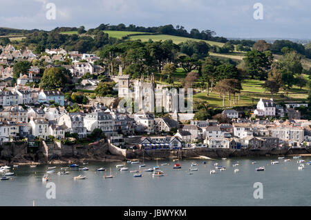 Skyline de Fowey sur les rives de la rivière Fowey, Cornwall en Grande-Bretagne Banque D'Images