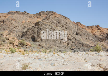Lit de rivière asséché à Wadi Al-Arbaeen en Oman Banque D'Images