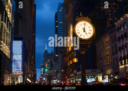 Street à Manhattan, Trump Tower, New York, USA Banque D'Images