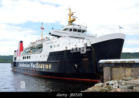 A Broken Bow le Caledonian MacBrayne porte sur les îles Hébrides Ferry Islay à Kennacraig, 02/06/17, les Highlands écossais, Ecosse, Royaume-Uni. Banque D'Images