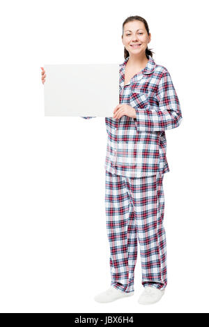 Portrait d'une femme en pyjama en pleine longueur avec une affiche vide sur un fond blanc Banque D'Images