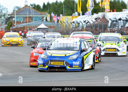 Dunlop MSA British Touring Car Championship, Colin Turkington No4 au volant de sa BMW 125i M, de l'équipe BMW, Croft, Darlington Circuit Dimanche 11 Juin 2017 Banque D'Images