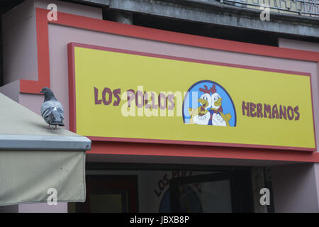 Breaking Bad's Los Pollos Hermanos ouvre à Milan pendant deux jours comprend : Los Pollos Hermanos Où : Milan, Italie Quand : 12 mai 2017 Credit : IPA/WENN.com **Uniquement disponible pour publication au Royaume-Uni, USA, Allemagne, Autriche, Suisse** Banque D'Images