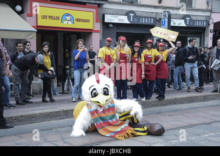 Breaking Bad's Los Pollos Hermanos ouvre à Milan pour 2 jours comprend : Los Pollos Hermanos Où : Milan, Italie Quand : 12 mai 2017 Credit : IPA/WENN.com **Uniquement disponible pour publication au Royaume-Uni, USA, Allemagne, Autriche, Suisse** Banque D'Images