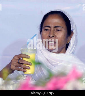 Kolkata, Inde. 12 Juin, 2017. Le Ministre en chef du Bengale occidental Mamata Banerjee participer à un iftar party organisée à Park Circus. Credit : Saikat Paul/Pacific Press/Alamy Live News Banque D'Images