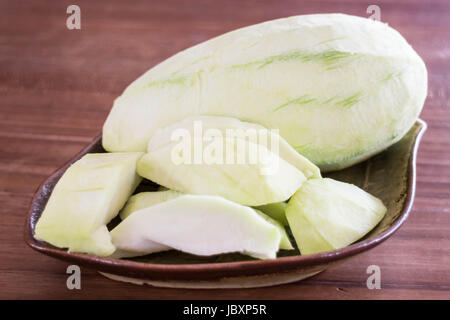 Mangue verte servant de table en bois, stock photo Banque D'Images