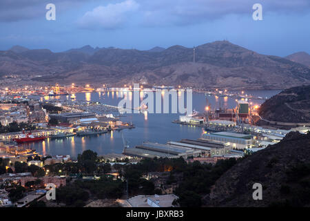 Port de Carthagène dans la nuit. Région de Murcie, Espagne Banque D'Images