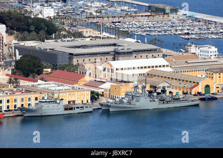 Des navires militaires dans le port de Carthagène, Espagne Banque D'Images