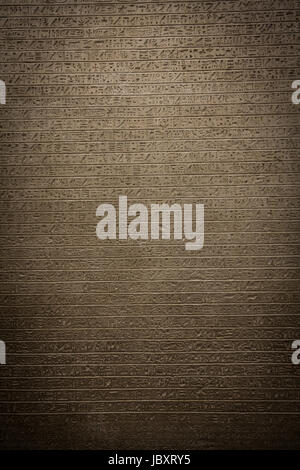 Hiéroglyphe égyptien sur le calcaire, 1500-1200 av. Banque D'Images