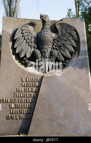 Monument des soldats polonais Tadeusz Kosciuszko de 1re Division d'infanterie tués au combat pendant la bataille de Lenino en 1943. Cimetière militaire de Powazki (C Banque D'Images