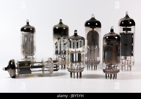 Un groupe de tubes à vide vintage datant des années 50. Banque D'Images