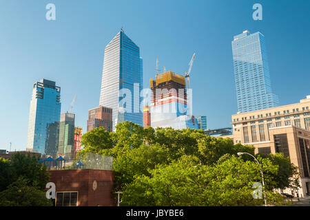 10 chantiers d'Hudson, au centre gauche, et à côté le développement, à New York le vendredi 2 juin, 2017. (© Richard B. Levine) Banque D'Images