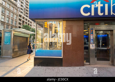 Une succursale de la Citibank en le neighborhhod Chelsea à New York, le dimanche, 11 juin, 2017. (© Richard B. Levine) Banque D'Images