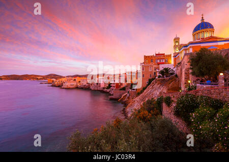 Quartier Vaporia d'Ermoupoli ville sur l'île de Syros. Banque D'Images