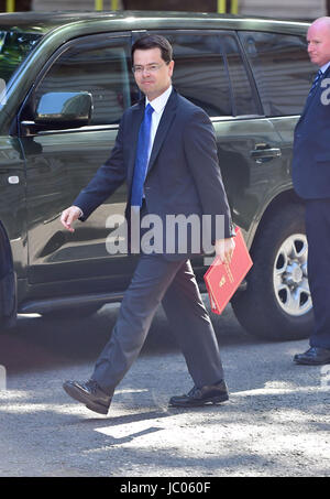 L'Irlande du Nord Secrétaire James Brokenshire arrive au 10 Downing Street à Londres pour une réunion du Cabinet. Banque D'Images