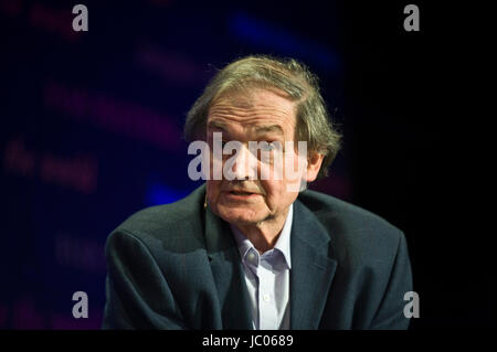 Roger Penrose physicien théorique générale sur scène à hay festival de la littérature et les arts 2017 hay-on-wye powys Pays de Galles UK Banque D'Images