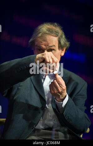 Roger Penrose physicien théorique générale sur scène à hay festival de la littérature et les arts 2017 hay-on-wye powys Pays de Galles UK Banque D'Images