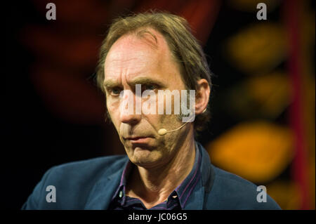 S'exprimant sur la scène du romancier hay festival 2017 hay-on-wye powys Pays de Galles UK Banque D'Images