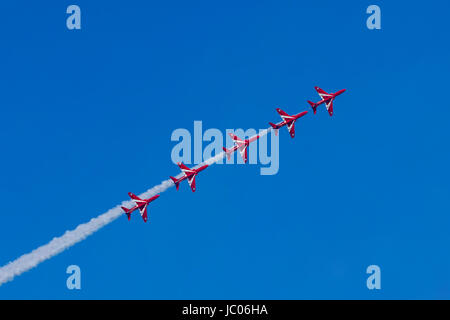 Kaivopuisto Air Show 2017 à Helsinki, Finlande. Des flèches rouges Banque D'Images