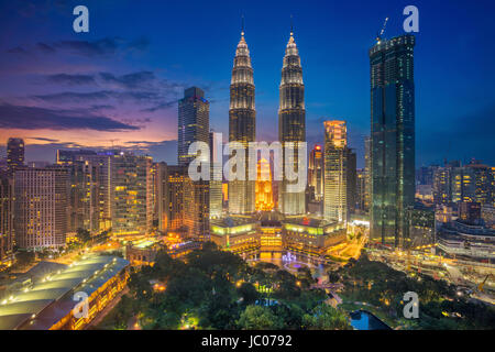 Kuala Lumpur. Cityscape image de Kuala Lumpur, en Malaisie, au coucher du soleil. Banque D'Images