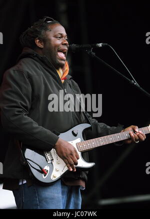 Llanelli, Wales, UK. Samedi 10 Juin 2017 Chet Samuels de l'Original Wailers UB40 concert au Parc Y Scarlets, Llanelli, Wales, UK Banque D'Images