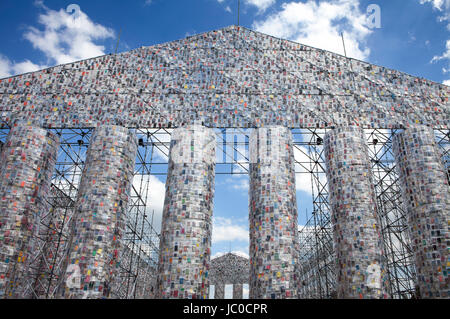 'Le Parthénon de livres" par l'artiste conceptuel Argentine Marta Minujin, documenta 14, exposition 2017, Cassel, Allemagne, Europe Banque D'Images