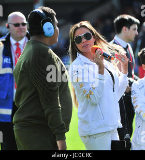 Katie Price et Shayne Ward a géré une équipe à chaque stade Banques,Walsall. l'organisme de bienfaisance a l'aide de jeu en Compton Hospice. Avec : Katie Price Où : Liverpool, Royaume-Uni Quand : 13 mai 2017 Crédit : Tim Edwards/WENN.com Banque D'Images