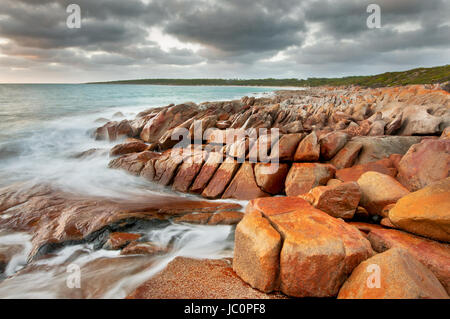Côte sauvage à la plage de septembre à Lincoln National Park. Banque D'Images