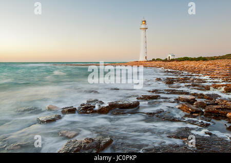 Humble Point Lighthouse in early morning light. Banque D'Images