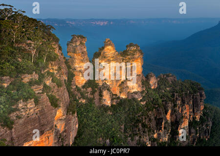 Célèbre formation rocheuse des trois Sœurs dans les Blue Mountains. Banque D'Images