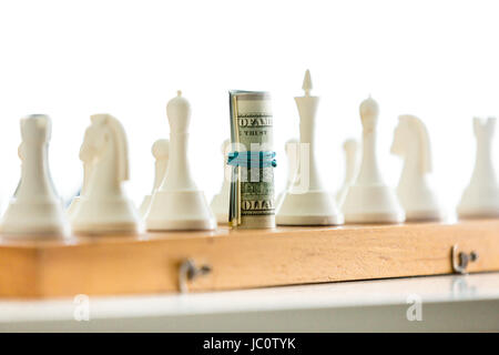 Libre de jouer aux échecs en coup tordu avec des billets en euros Banque D'Images