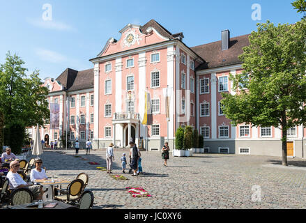 MEERSBURG, ALLEMAGNE - le 19 juin : le nouveau château de Meersburg, Allemagne Le 19 juin 2014. Le Château Neuf (Neues Schloss) a été construit au 18ème siècle. Foto pris à partir de la Schlossplatz avec vue sur le château. Banque D'Images