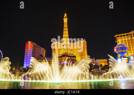 LAS VEGAS - 18 avril : fontaines à Las Vegas, le 18 avril 2014 à Las Vegas, Nevada. C'est la ville la plus peuplée de l'état du Nevada et le siège du comté de Clark Comté. Banque D'Images