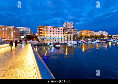 Heure bleue vue front de mer de Zadar, Dalmatie, Croatie Banque D'Images