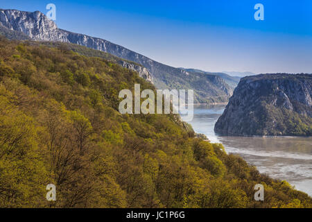 Dans le paysage des gorges du Danube. Cazanele Mari, Roumanie Banque D'Images