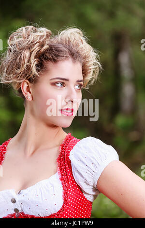 Woman in Dirndl dress Banque D'Images