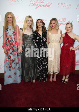 Los Angeles, Californie, USA. 12 Juin, 2017. Nicole Kidman, Elle Fanning, Sofia Coppola, Kirsten Dunst, Emma Howard, à la première de 'trompé' au Directors Guild of America, en Californie le 12 juin 2017. Credit : Faye Sadou/MediaPunch MediaPunch Crédit : Inc/Alamy Live News Banque D'Images