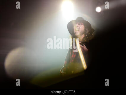 Prague, République tchèque. 12 Juin, 2017. Le guitariste Daron Malakian effectue avec le groupe de heavy metal Américano-arménien System Of A Down à Prague, République tchèque, Juin 12, 2017. Photo : CTK/Vondrous Romain Photo/Alamy Live News Banque D'Images