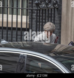 Downing Street, London, UK. 13 Juin, 2017. PM Theresa peut part pour Paris après une journée de réunions du cabinet et des entretiens avec le chef du DUP Arlene Foster. Credit : Malcolm Park/Alamy Live News. Banque D'Images