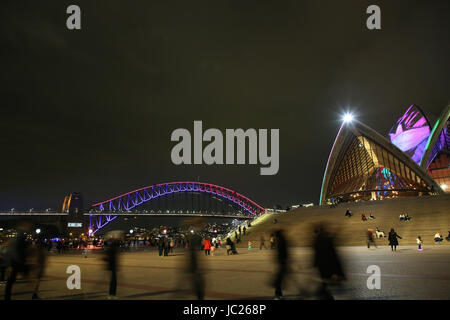 Sydney, Australie. 13 Juin, 2017. Vivid Sydney se tiendra du 26 mai au 17 juin. Sur la photo : Sydney Harbour Bridge et Sydney Opera House. Crédit : Richard Milnes/Alamy Live News Banque D'Images