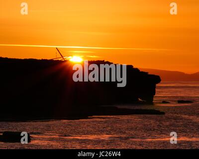 Portland Bill, Dorset, UK. 14 juin 2017. Un calme clair lever du soleil à Portland Bill sur un jour où les anticyclones sont attendus de 27°C. Credit : DTNews/Alamy Live News Banque D'Images