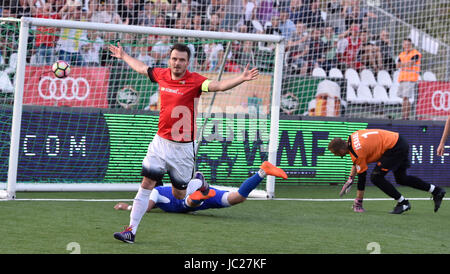 Brno, République tchèque. 13 Juin, 2017. Michal Uhlir (à gauche), de République tchèque et Daniel Rodionov (droite) d'Israël en action au cours de l'EURO 2017 EMF minifootball match entre la République Tchèque et Israël à Brno, République tchèque le 13 juin 2017. Photo : CTK Vaclav Salek/Photo/Alamy Live News Banque D'Images