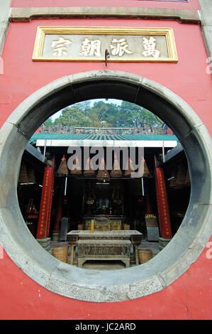 La fenêtre ronde d'un vieux temple Banque D'Images