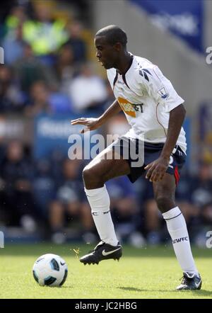 FABRICE MUAMBA des Bolton Wanderers FC STADE REEBOK BOLTON ANGLETERRE 14 Août 2010 Banque D'Images